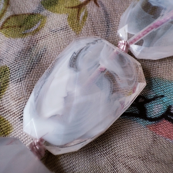 Long Vintage Faceted Swirled White Lucite Chunky Necklace Pink Knotted Cord EUC - Picture 4 of 16